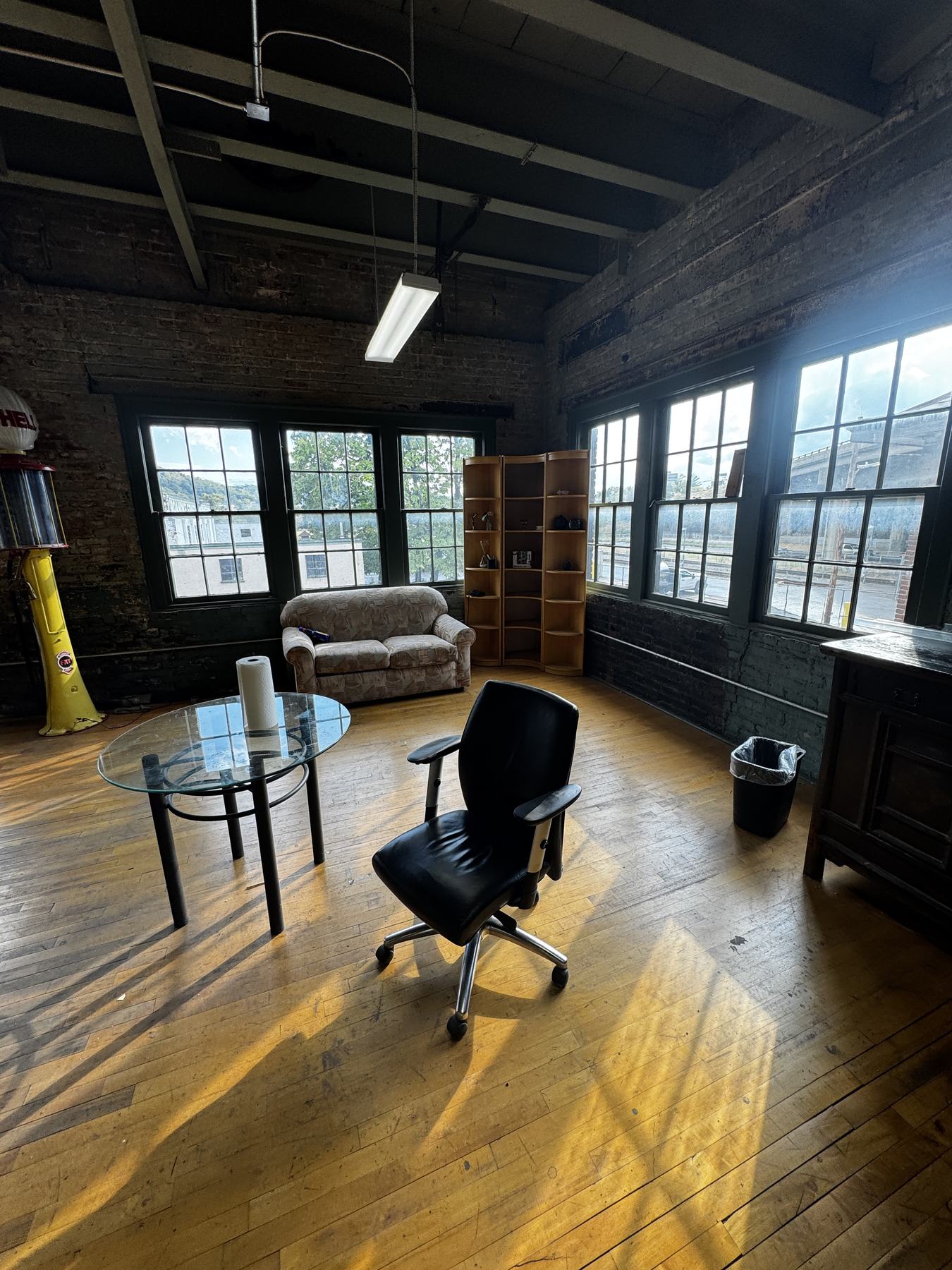 The permanent lounge corner: a sofa and glass table where two window walls meet.